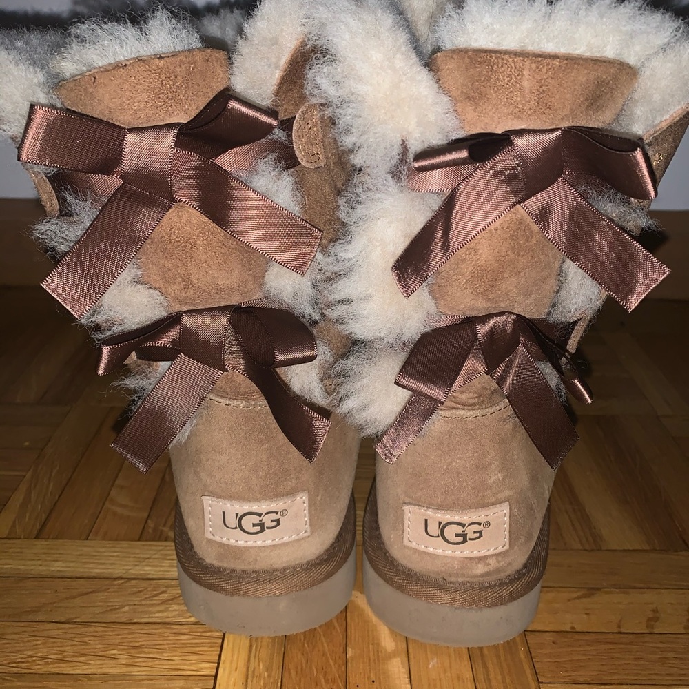 UGG Bailey Boot - Picture 2 of 2